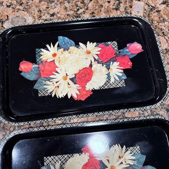 Vintage Mid-Century Red Roses White Daisies Black Metal Serving Trays Set of 4 - Picture 5 of 9